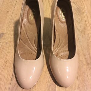 Clarks Artisan Heavenly Star Nude Pumps— Woman’s 7